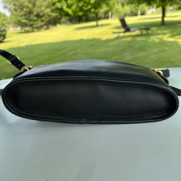 COACH Vintage Equestrian Slim Crossbody Shoulder Bag Black Leather 9802 USA Made - Picture 8 of 15